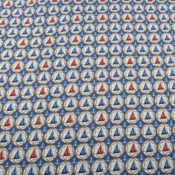 Maritime Baumwolle: Anker und Segelschiffe auf blauem Grund