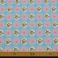 Baumwoll-Jersey mit zartem Blütenmuster in Blau und Rosa. Baumwoll-Jersey mit zartem Blütenmuster in Blau und Rosa.