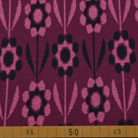 Floraler Stoff in Burgunderrot – Blumenmuster in Rosa, ideal für Kleidung und Accessoires, 150 cm breit, 280 g/m². Floraler Stoff in Burgunderrot – Blumenmuster in Rosa, ideal für Kleidung und Accessoires, 150 cm breit, 280 g/m².