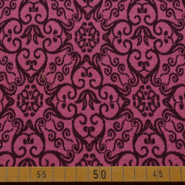 Beerenton Strickstoff mit floralem Damastmuster – 65% Polyester, 35% Viskose, 140 cm breit, 215 g/m².