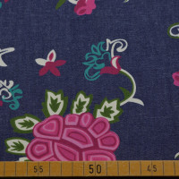 Leichter Jeansstoff mit floralem Muster | 100% Baumwolle – 150 cm breit Leichter Jeansstoff mit floralem Muster | 100% Baumwolle – 150 cm breit